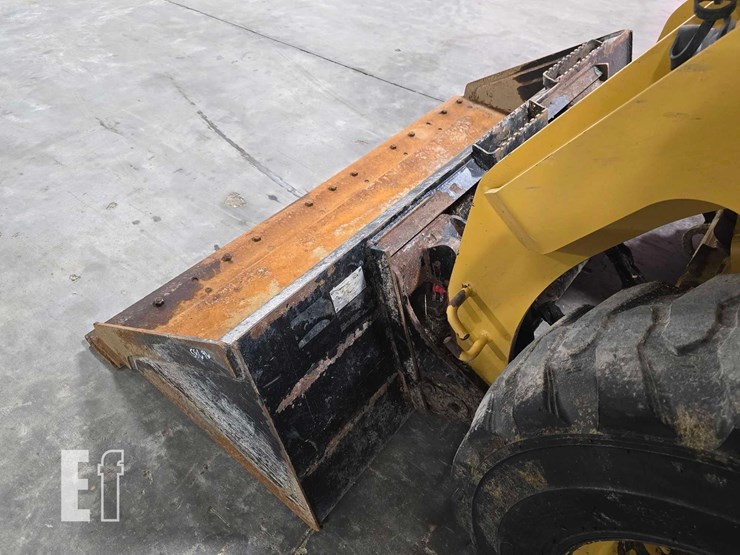 2021-caterpillar-242d3-image-12