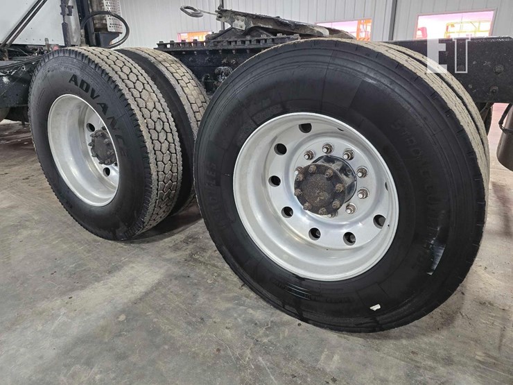 2008-kenworth-t800-image-24