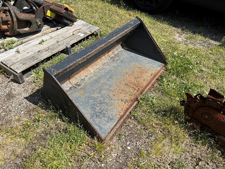 toro-40"-front-bucket-image-2