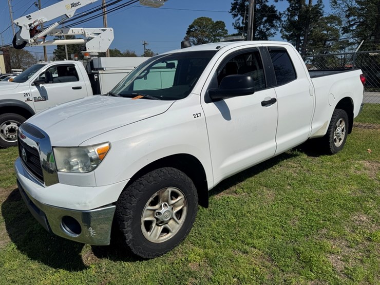 toyota-tundra-sr5-image-1