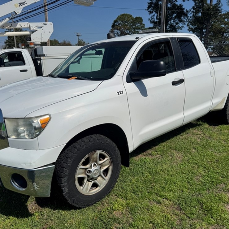 TOYOTA TUNDRA SR5