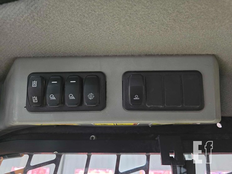 2022-caterpillar-289d3-image-22