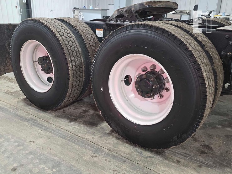 2013-freightliner-cascadia-125-image-26