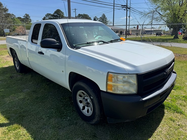 2009-chevrolet-silverado-1500-ls-image-2