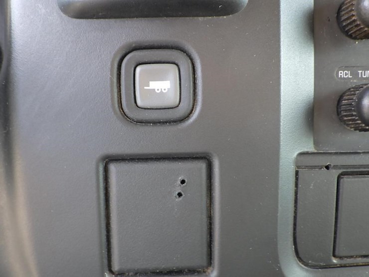 2003-chevrolet-3500-image-29