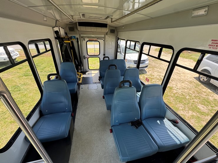 2018-ford-e350-image-6