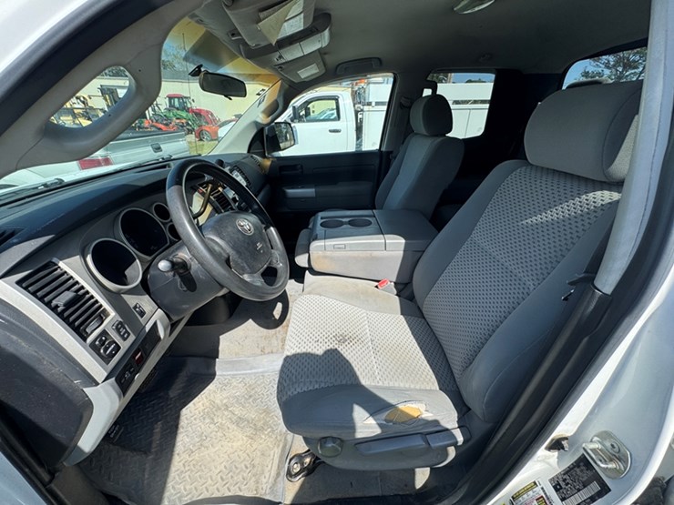 toyota-tundra-sr5-image-5