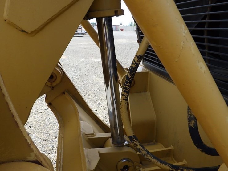 caterpillar-140h-image-45