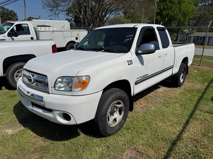 2006-toyota-tundra-sr5-image-1