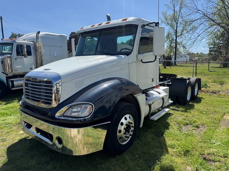 2014-freightliner-columbia-day-cab-road-tractor-detroit-60-series-diesel---10-speed-manual---wet-image-1