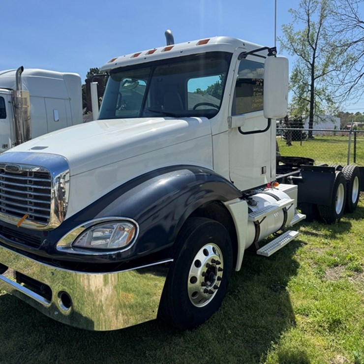 2014 FREIGHTLINER COLUMBIA DAY CAB ROAD TRACTOR DETROIT 60 SERIES DIESEL - 10 SPEED MANUAL - WET