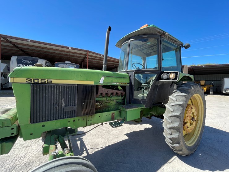 john-deere-3055-image-17