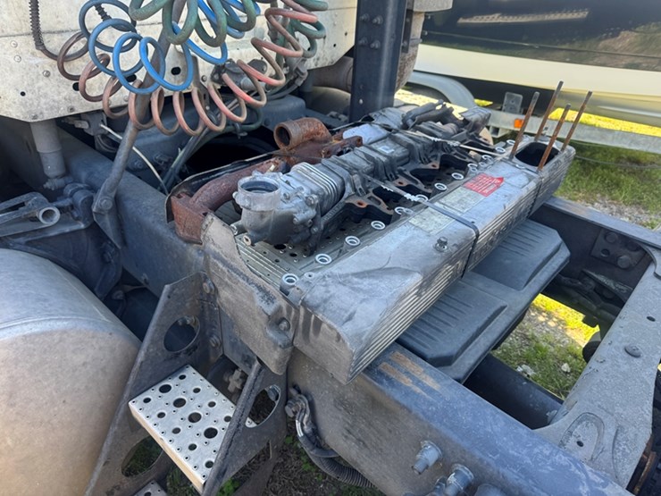 2006-freightliner-columbia-daycab---not-running-engine-disassembled,-mercedes-dsl-miles-unknown---image-5