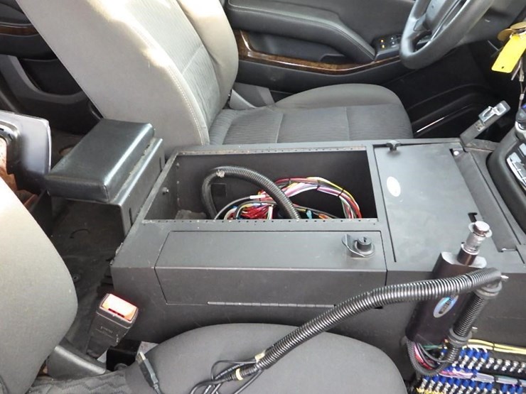 2017-chevrolet-tahoe-image-19