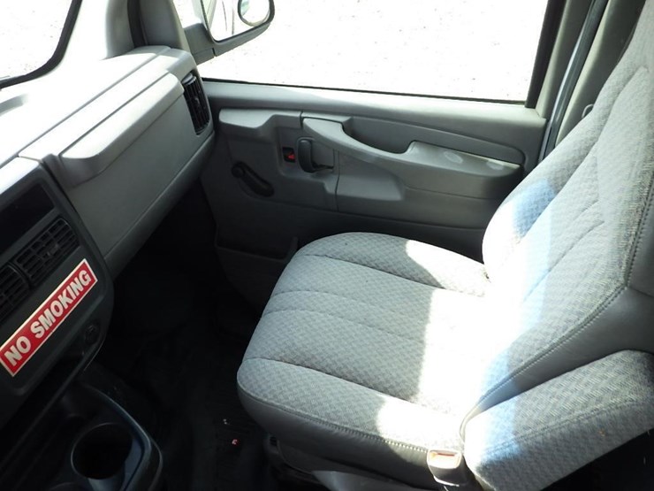 2003-chevrolet-3500-image-31