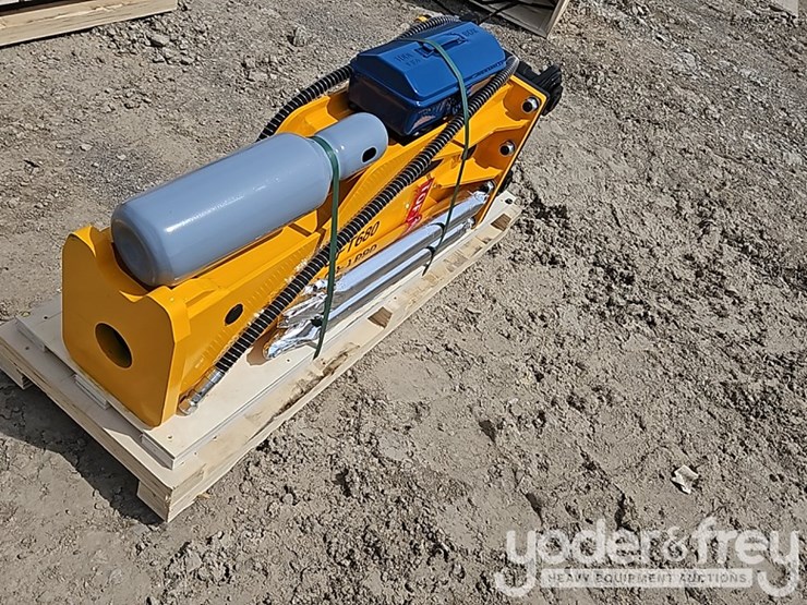 2025-caterpillar-305-image-4