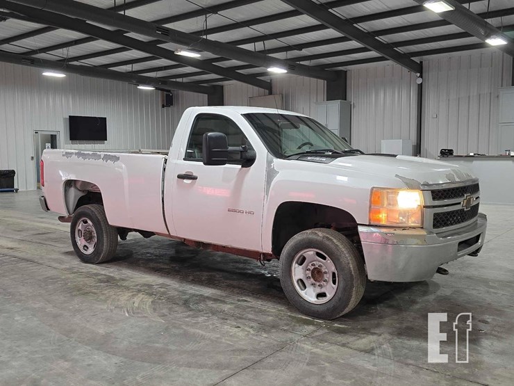 2014-chevrolet-2500hd-image-2