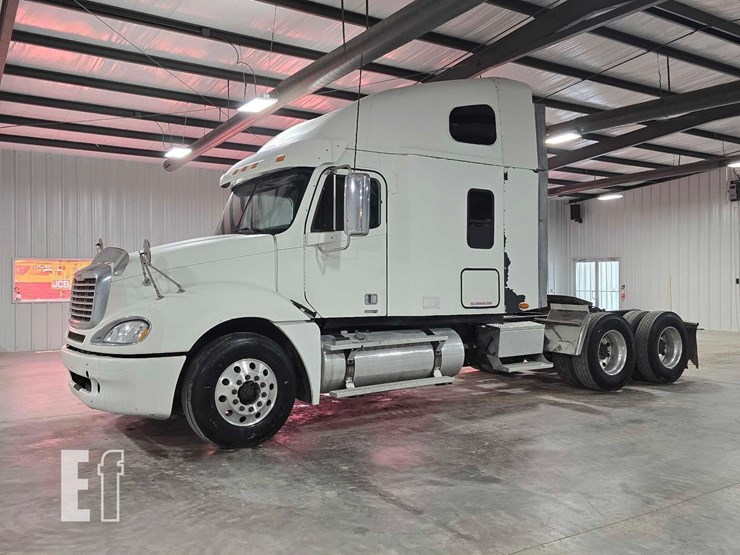 2009-freightliner-columbia-120-image-1