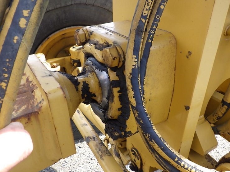 caterpillar-140h-image-37