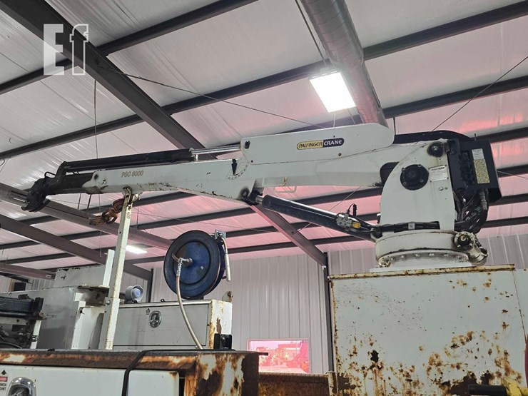 2012-freightliner-m2-106-image-10