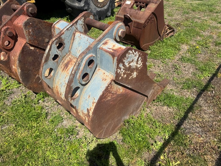 34"-excavator-bucket-image-3