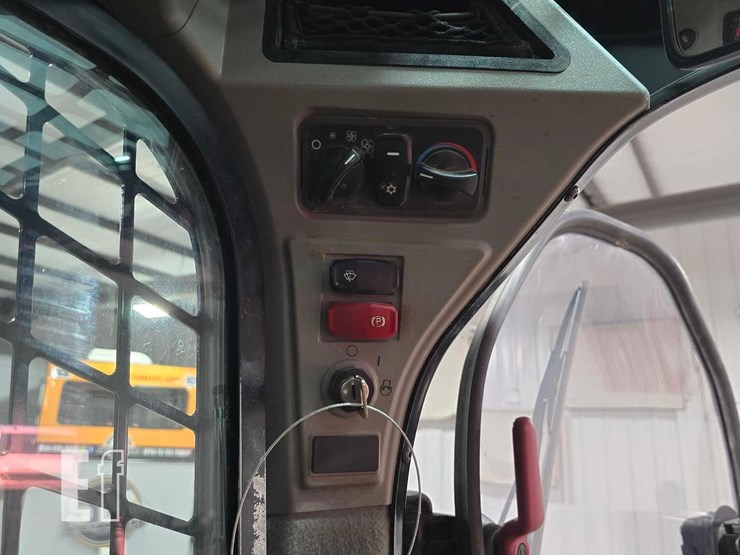 2022-caterpillar-289d3-image-18