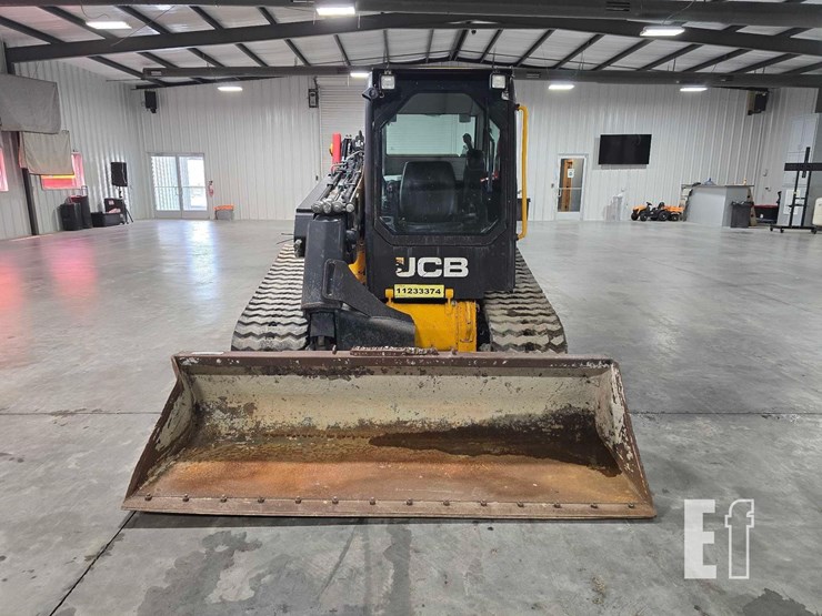 2021-jcb-3ts-8t-image-7