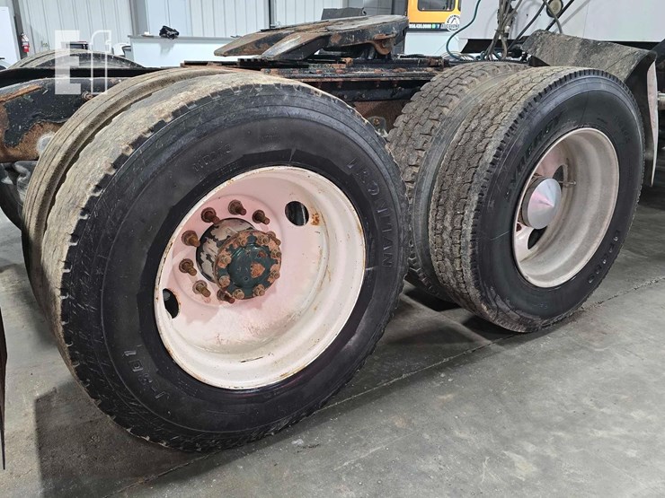 2004-mack-vision-cx613-image-30