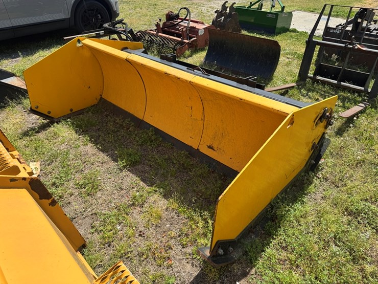 skid-steer-snow-plow-push-blade-image-1