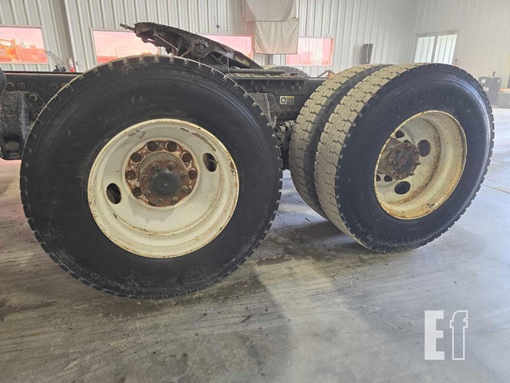 2012-kenworth-t800-image-22