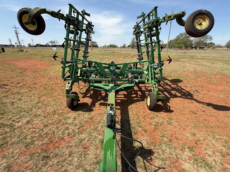 john-deere-2410-image-1