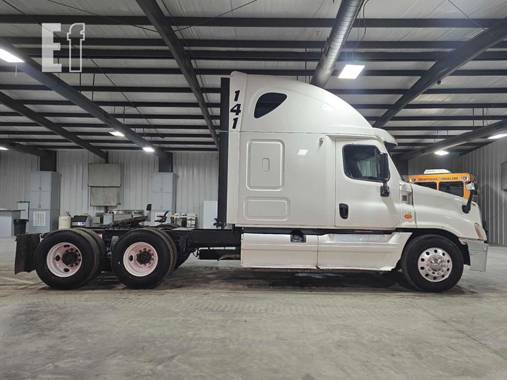 2013-freightliner-cascadia-125-image-6
