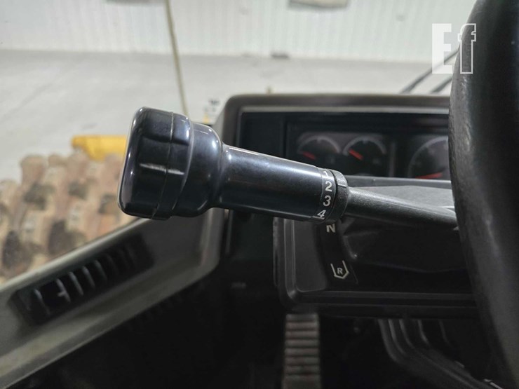 2015-caterpillar-815f-2-image-28