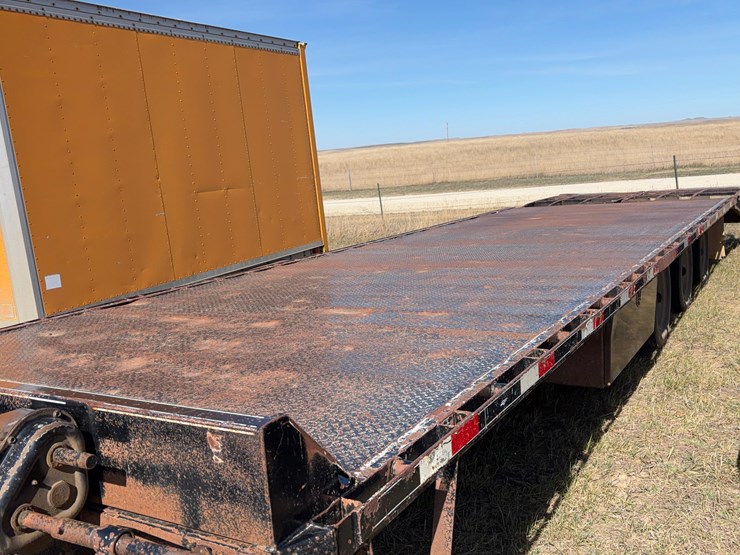 2013-titan-trailer-image-12