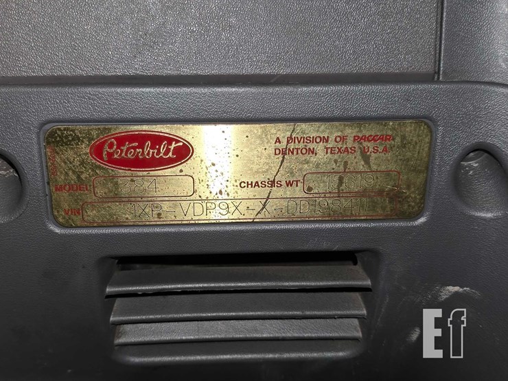 2013-peterbilt-384-image-29