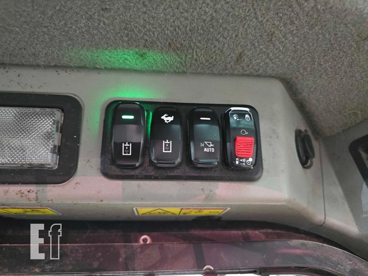 2021-caterpillar-242d3-image-19