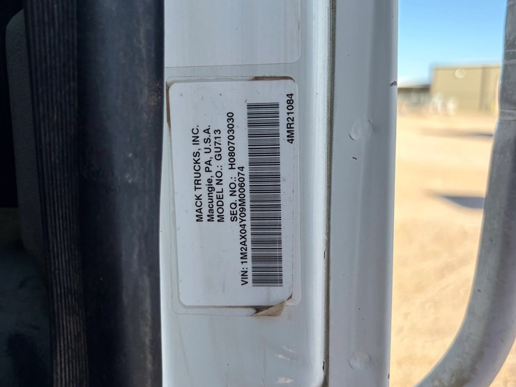 2009-mack-granite-gu713-image-14
