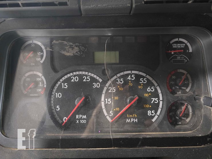 2013-freightliner-cascadia-125-image-12