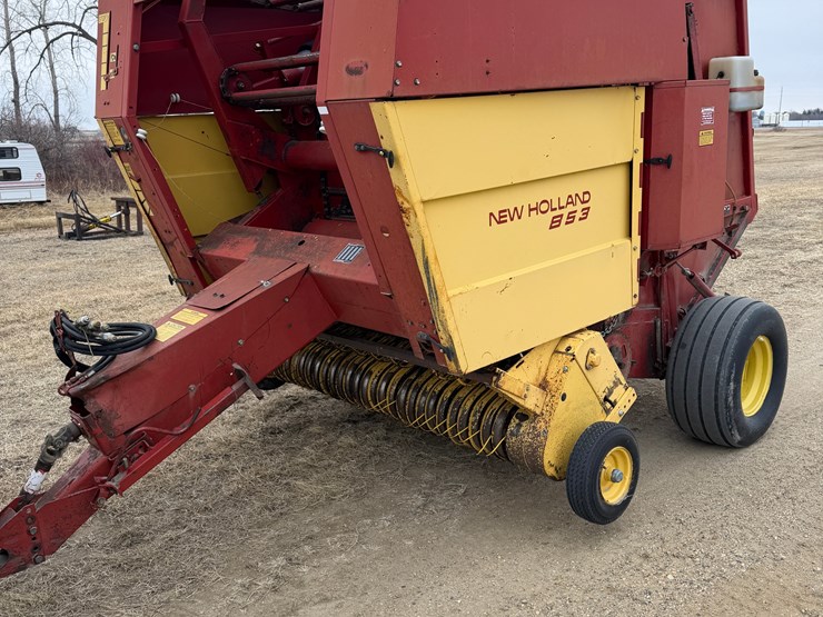 new-holland-853-image-4