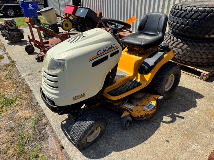 cub-cadet-lt1045-image-1