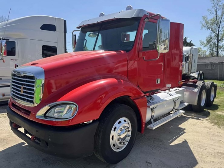 2016-freightliner-columbia-112-image-1