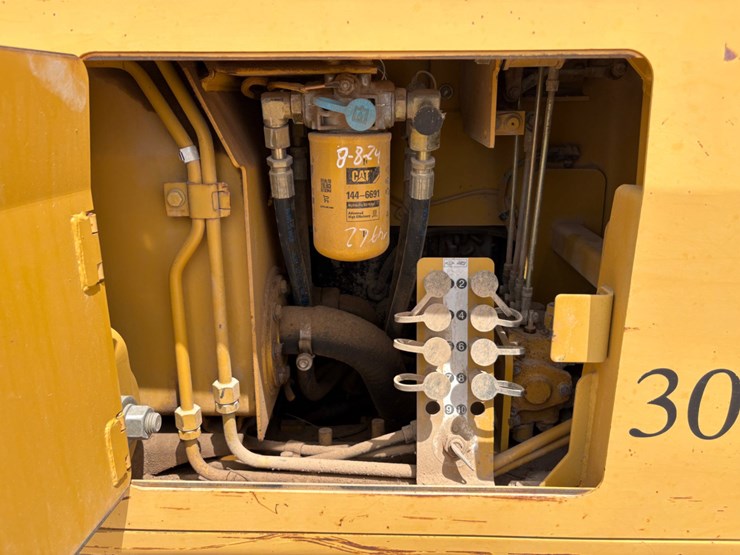 2006-caterpillar-d3g-image-3