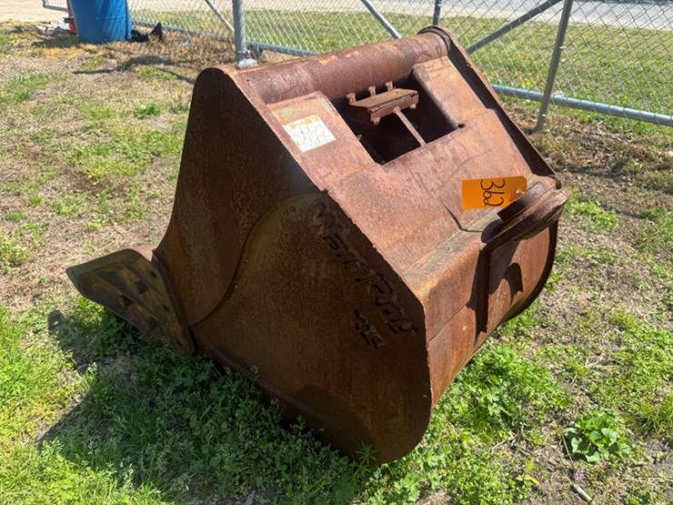 28"-excavator-bucket-image-5