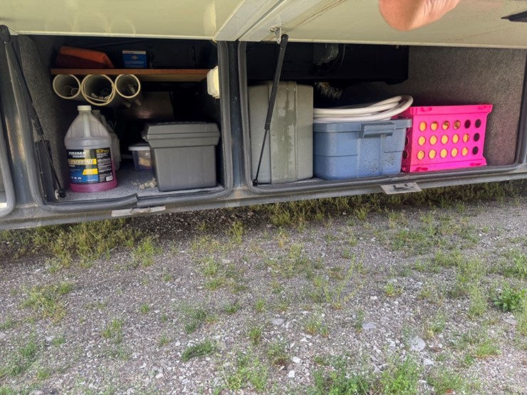 2002-freightliner-newmar-country-star-rv-5.9l-cummins-isb---auto-trans---xc-chassis-51,087-miles-image-14