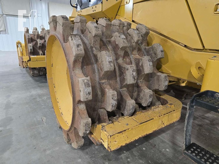 2015-caterpillar-815f-2-image-20