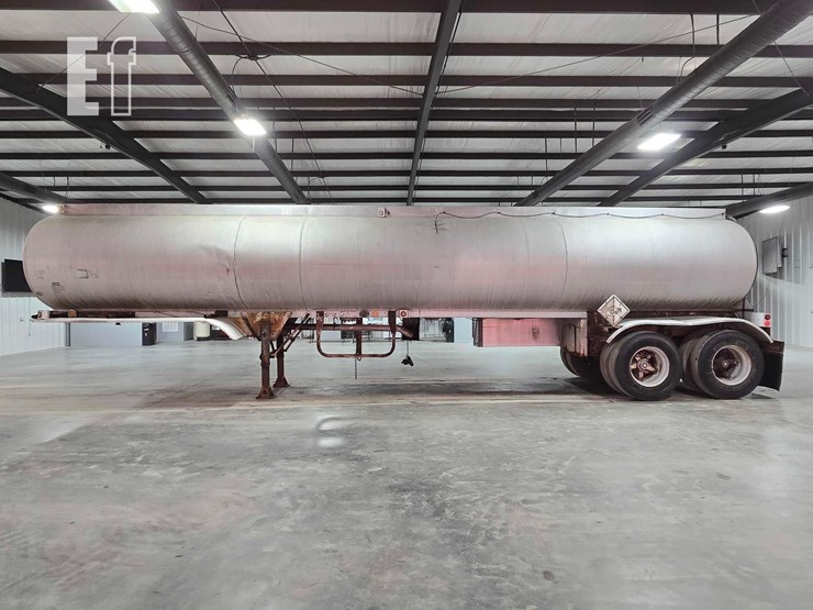 1974-trailmobile-tanker-image-5