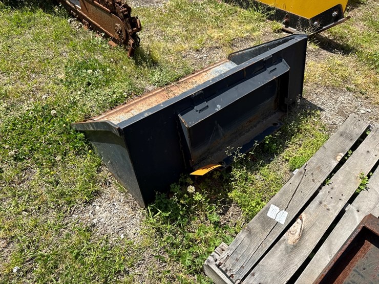 toro-40"-front-bucket-image-4