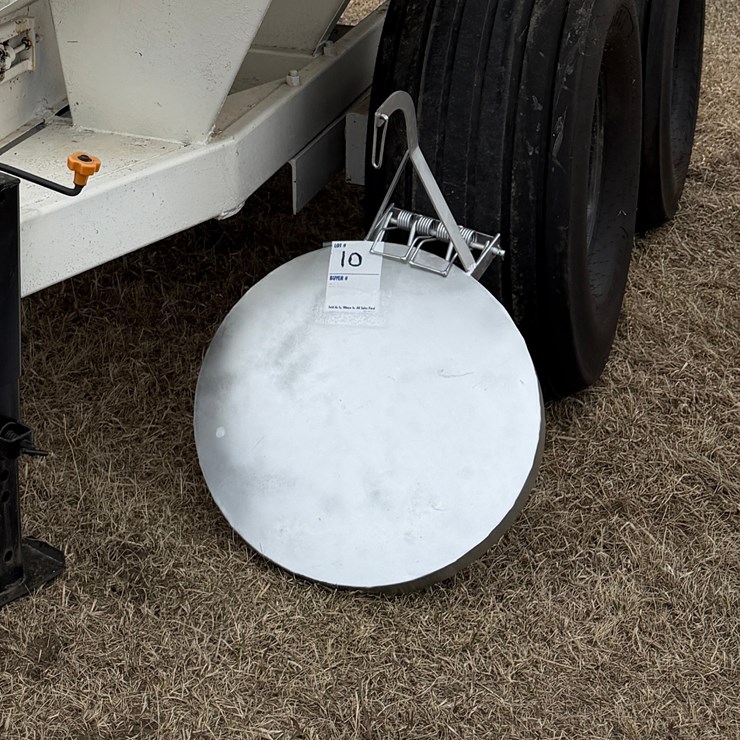 Seller #10.  Adjustable bin lid, fits sizes 21”- 24”, like brand new