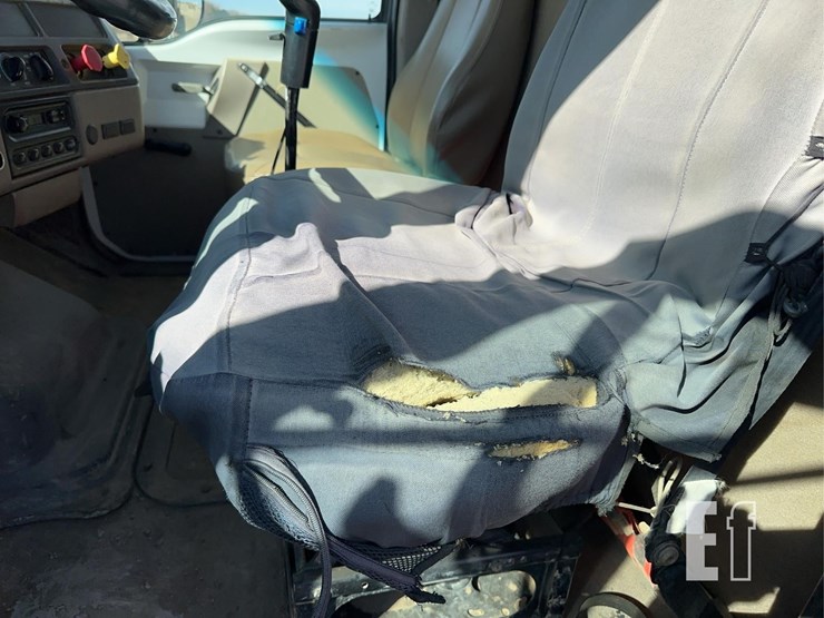 2005-sterling-lt9500-image-45