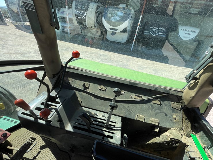 john-deere-3055-image-32